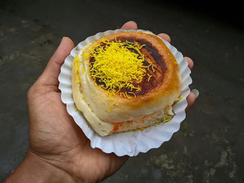 Dabeli – Tangy Aur Spicy Gujarati Street Food