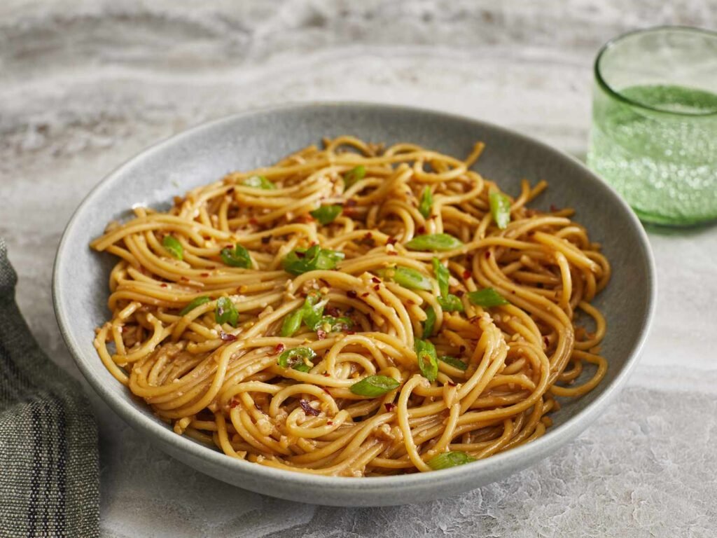 Garlic Noodles – A Quick and Flavorful Indo-Chinese Delight